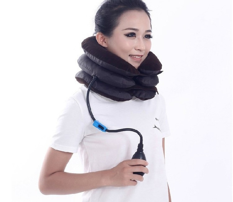 Масажер - комір для шиї Tractors for cervical spine ∙ Лікувальний надувний комір для розвантаження та масажу шиї - мініатюра 3