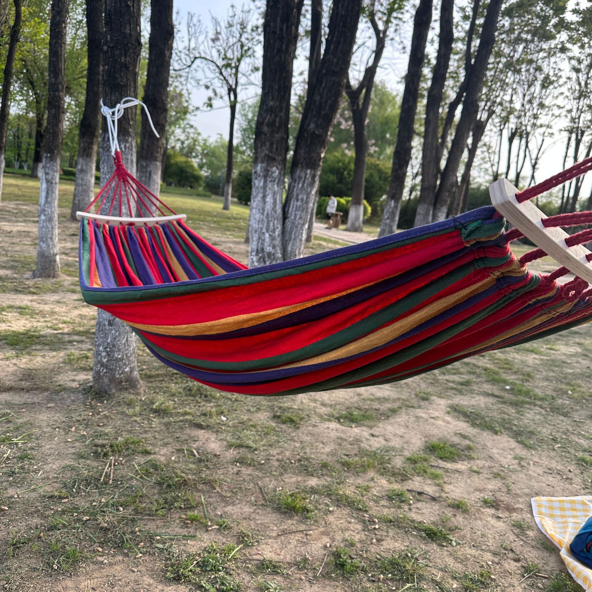 Гавайський бавовняний гамак, 200*80 см з дерев'яними планками ∙ Садовий підвісний одномісний гамак для дому та дачі - мініатюра 3