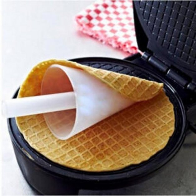 Вафельниця Domotec MS 7710 Прилад для приготування тонких вафель для трубочок вдома - мініатюра 2