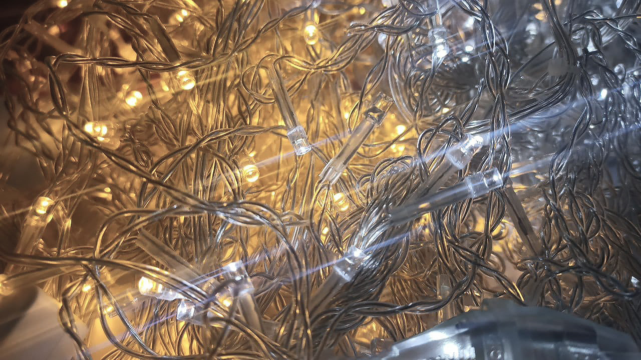 Гірлянда штора Водоспад на вікно Теплий білий колір свічення, 3х2м 240 LED з конектором - мініатюра 6