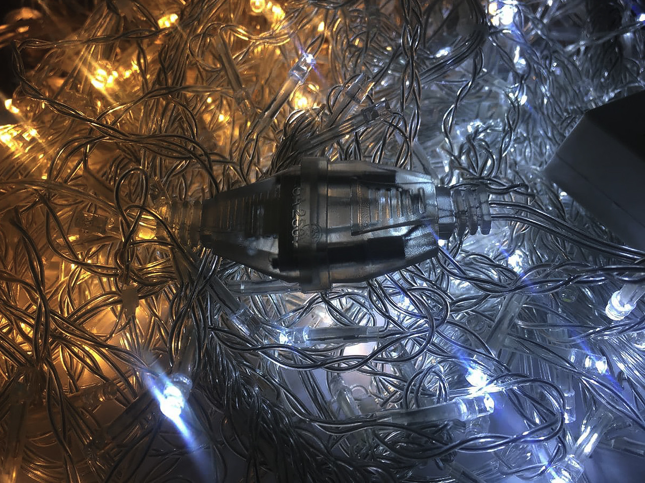 Гірлянда штора Водоспад на вікно Теплий білий колір свічення, 3х2м 240 LED з конектором - мініатюра 7