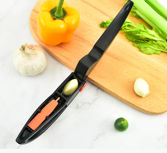 Прес для часнику Multifunctional Garlic Presser Часничниця + ніж для чищення овочів + паличка для очищення преса - мініатюра 4