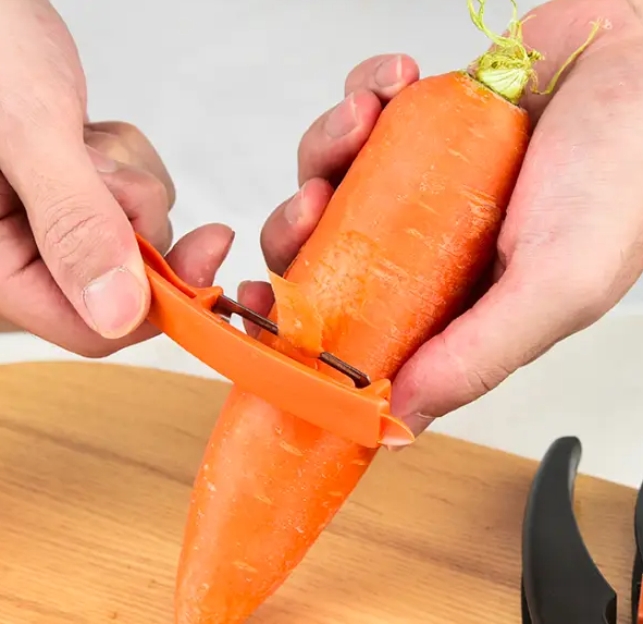 Прес для часнику Multifunctional Garlic Presser Часничниця + ніж для чищення овочів + паличка для очищення преса - мініатюра 5