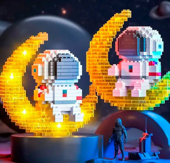 Міні конструктор Space Travel Астронавт на Місяці з LED підсвічуванням та вбудованим акумулятором, 368 деталей - мініатюра 2