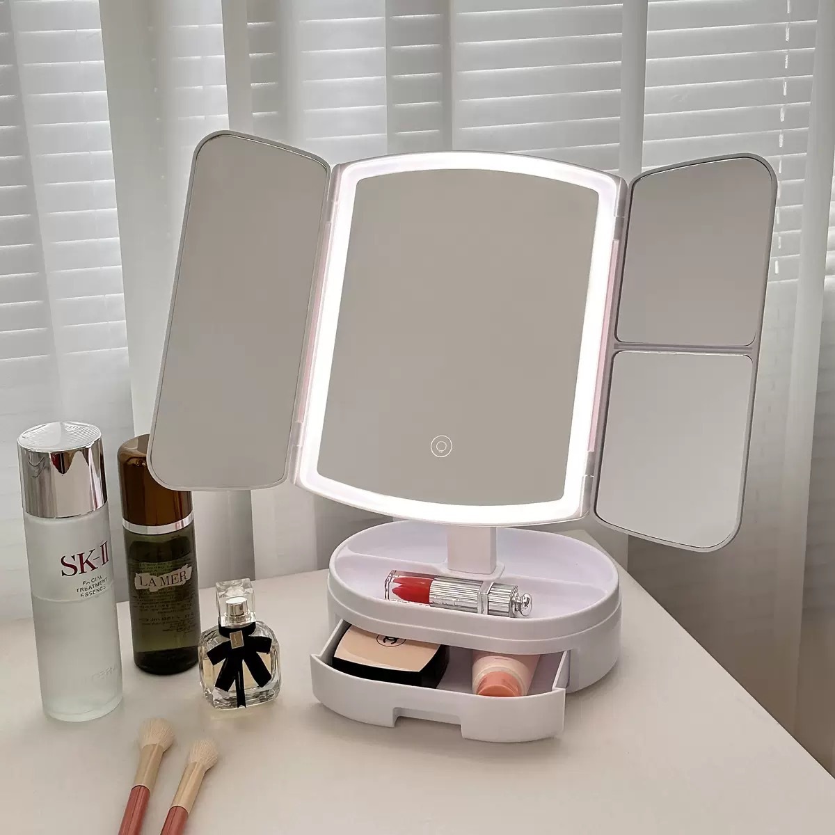 Потрійне косметичне дзеркало для макіяжу з LED підсвічуванням 609 Mirror та збільшенням складне поворотне сенсорне дзеркало з органайзером