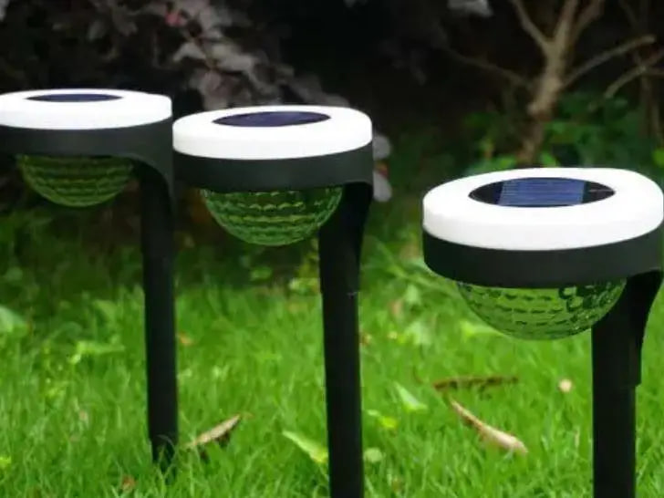 Світильник садовий з сонячною панеллю 18WW • Садовий світильник на сонячній батареї 18WW