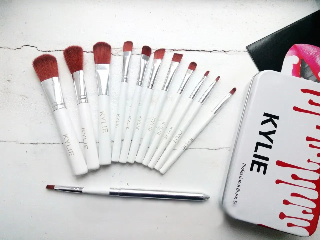 Професійні кисті для макіяжу Kylie Professional Brush Set 12 шт. ∙ Набір кистей Kylie Professional для очей та обличчя - мініатюра 5