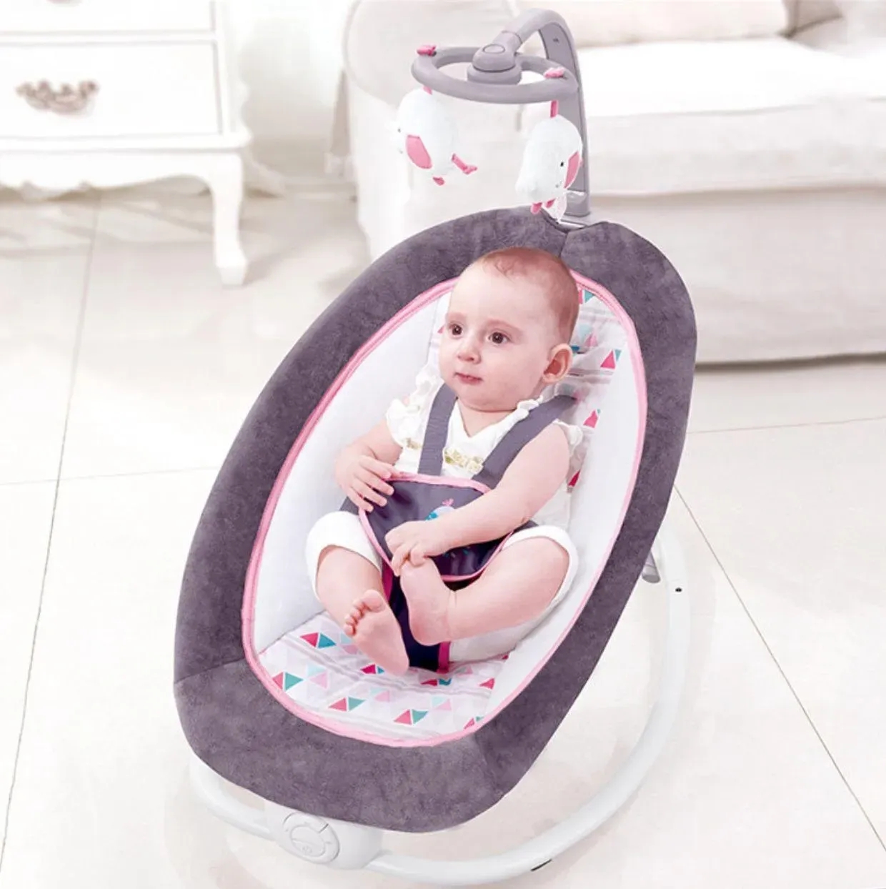 Шезлонг-Качалка Mastela 6917 з мелодіями та підвісними іграшками ∙ Дитячий шезлонг-гойдалка Mastela 6917 – комфорт та розваги для вашої дитини - мініатюра 3