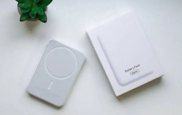 Мобільний зарядний пристрій MagSafe Battery Pack 10000 mAh 22.5 W ∙ Компактний MagSafe 10000 mAh 22.5 W павербанк для iPhone - мініатюра 4