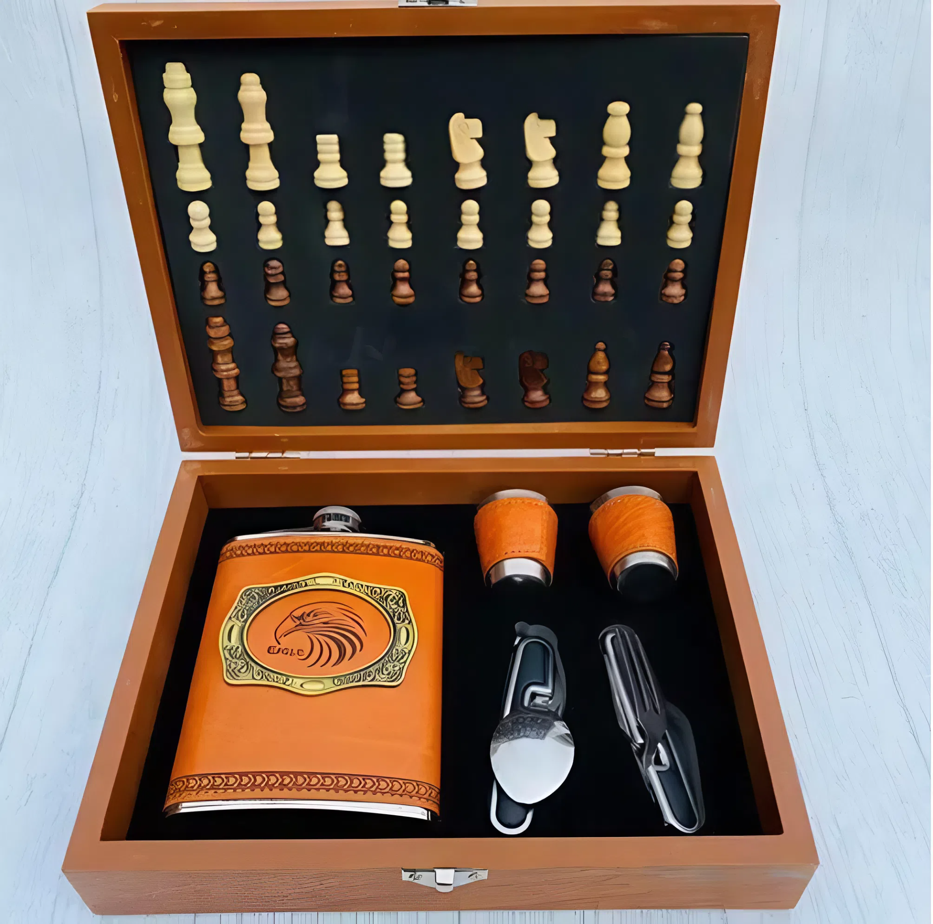 Подарунковий набір Шахи + фляга XL-5507 ∙ Настільна гра шахи XL-5507 та аксесуари для відпочинку