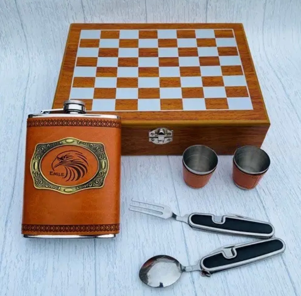 Подарунковий набір Шахи + фляга XL-5507 ∙ Настільна гра шахи XL-5507 та аксесуари для відпочинку - мініатюра 2