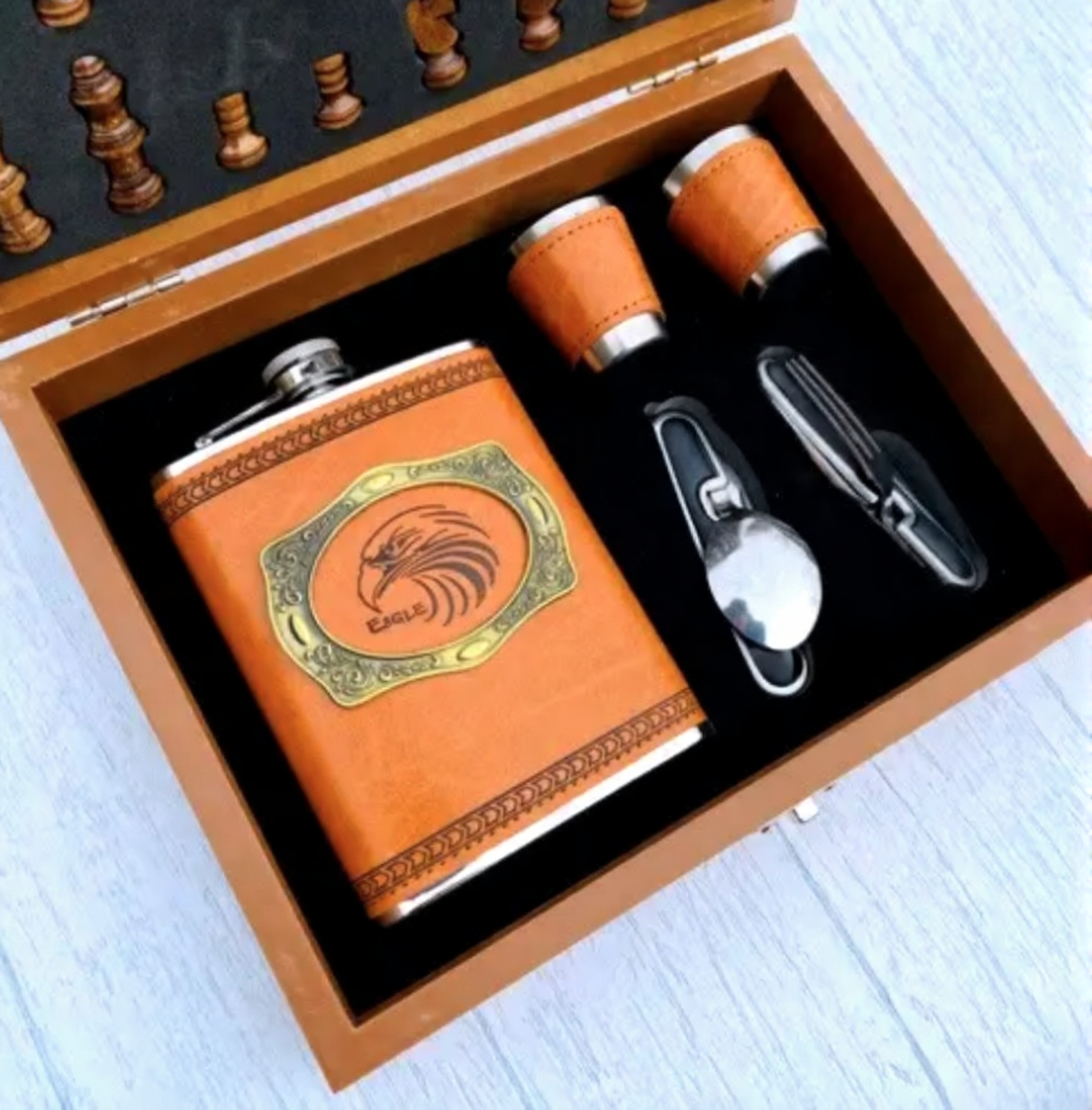 Подарунковий набір Шахи + фляга XL-5507 ∙ Настільна гра шахи XL-5507 та аксесуари для відпочинку - мініатюра 4