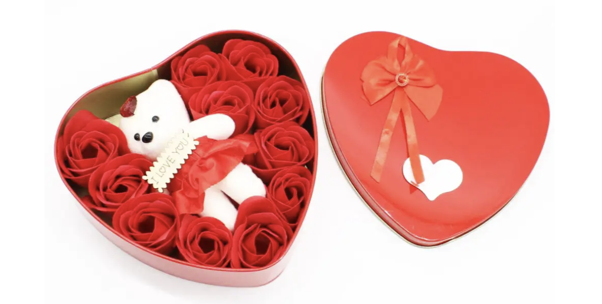 Подарунковий набір у коробці-серці з 9 мильними трояндами і ведмедиком - мініатюра 5