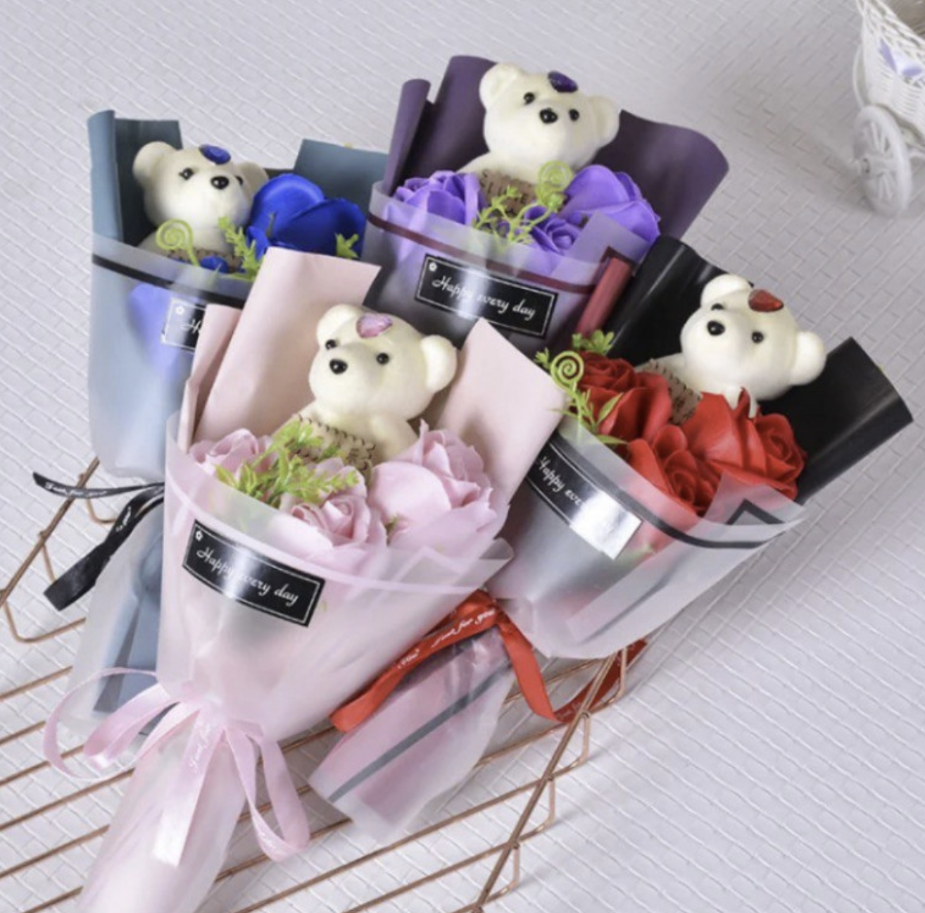 Мінібукет з мильною трояндою і плюшевим ведмедиком для романтичного подарунка - мініатюра 2